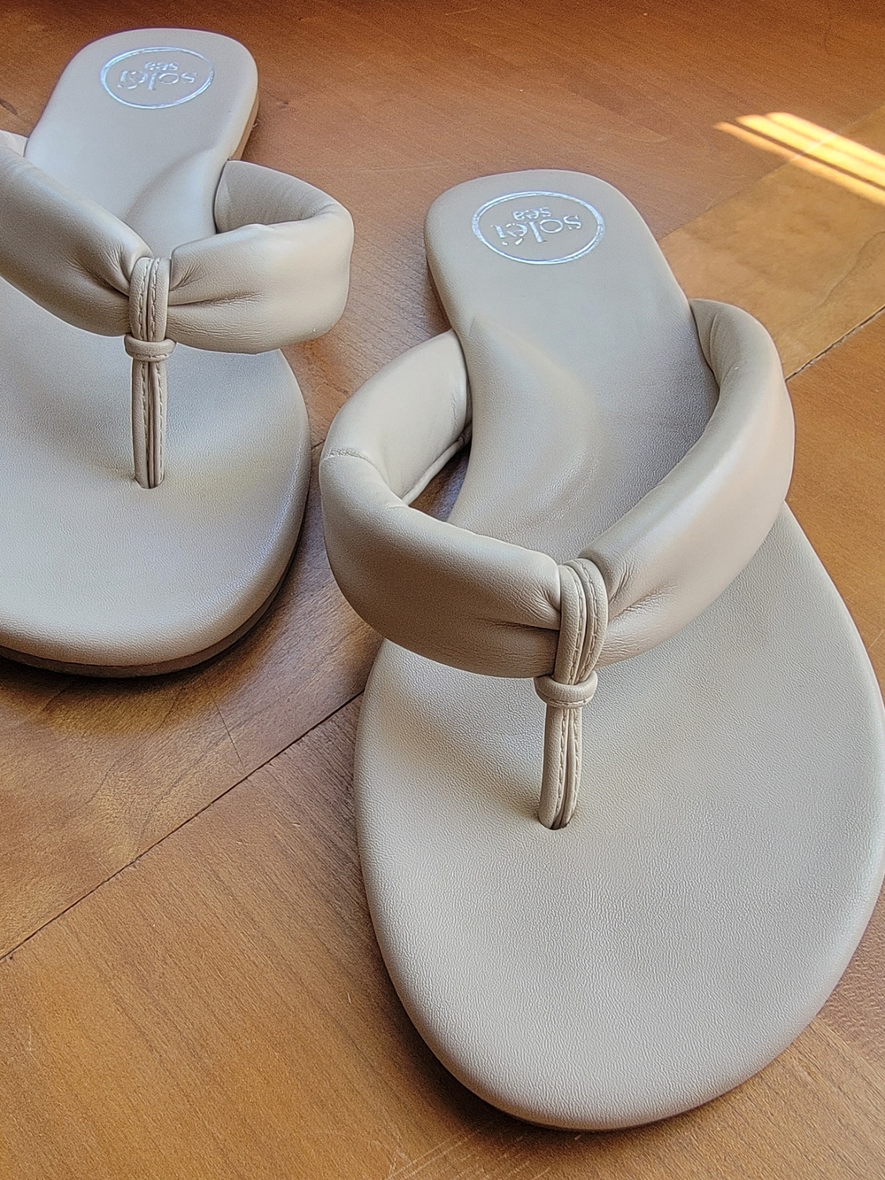 Soléi Sea Premium Flip Flips - Gisel Style In Color "Sand"